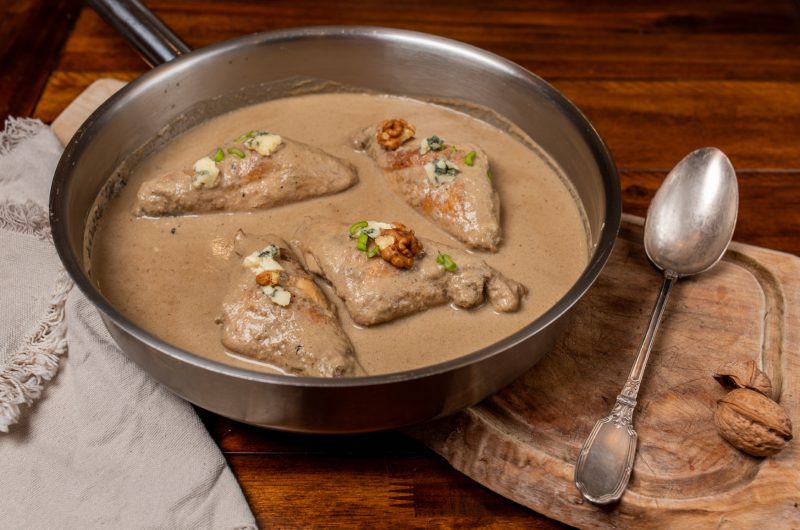 Piernas de conejo al roquefort