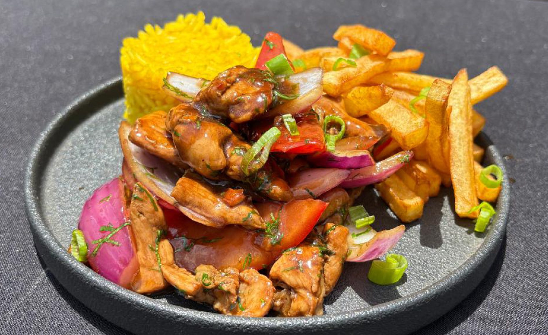 conejo-saltado-1892x1156-receta_cuniandco