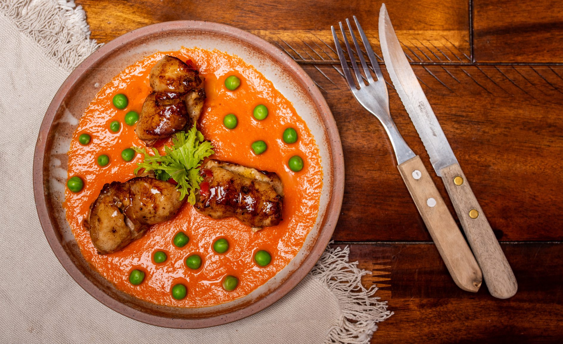 lomo-conejo-con-salsa-pimenton